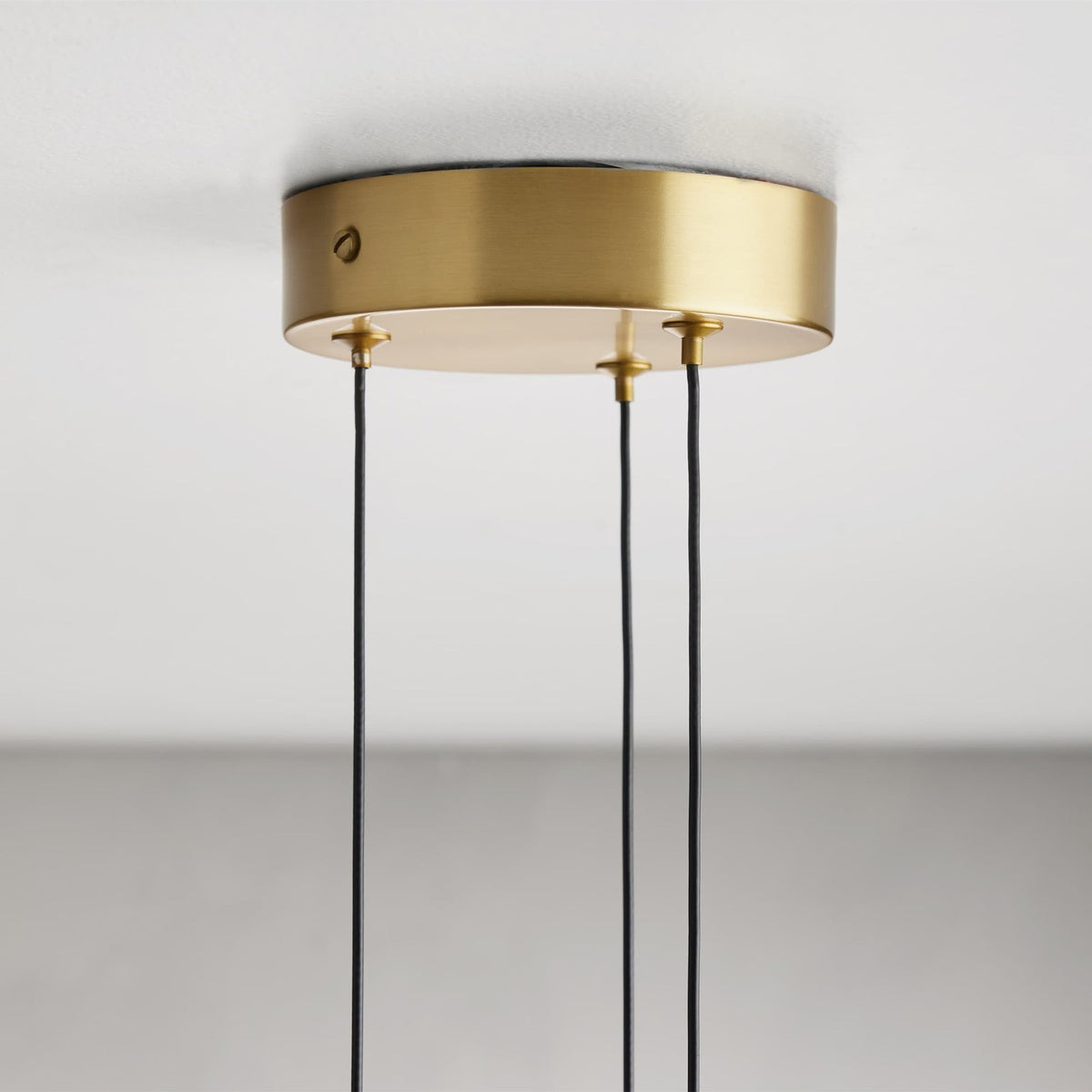Soltaire Raindrop Glass 3-Light Round Pendant