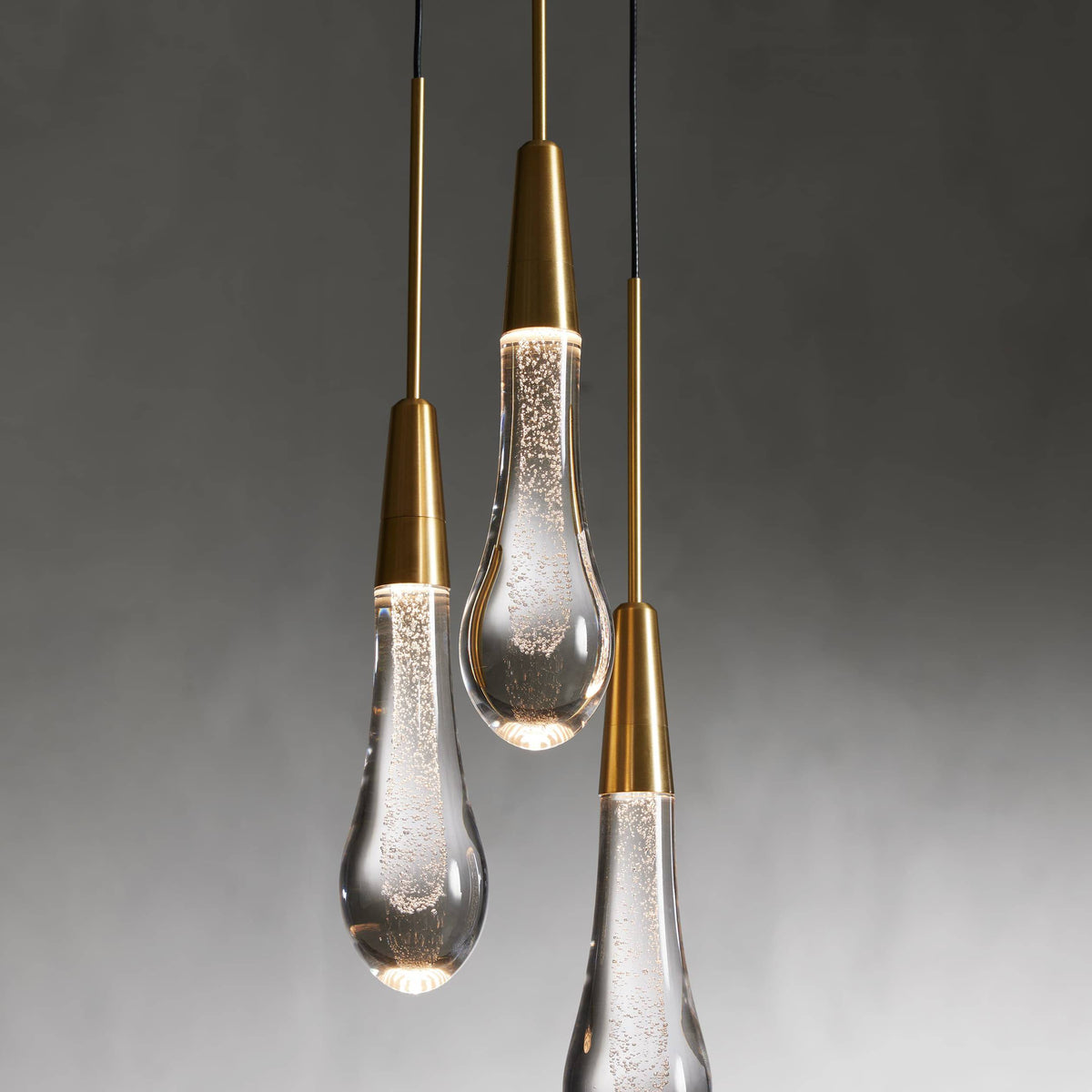 Soltaire Raindrop Glass 3-Light Round Pendant